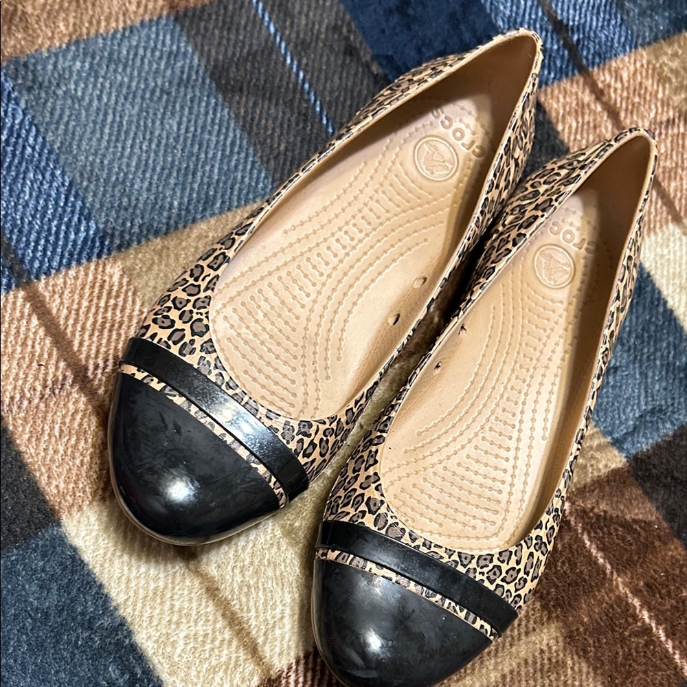 CROCS Leopard Print Flats with Black Toe - Picture 11 of 11